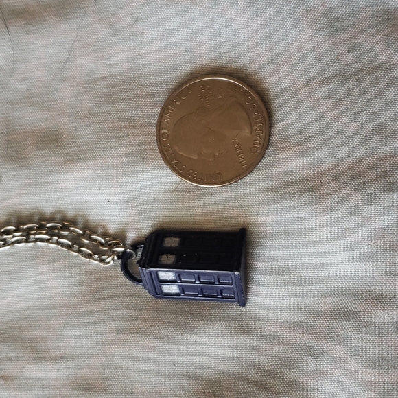 Doctor Who (only $4 with any other purchase over 10$) tardis charm necklace - Picture 5 of 5